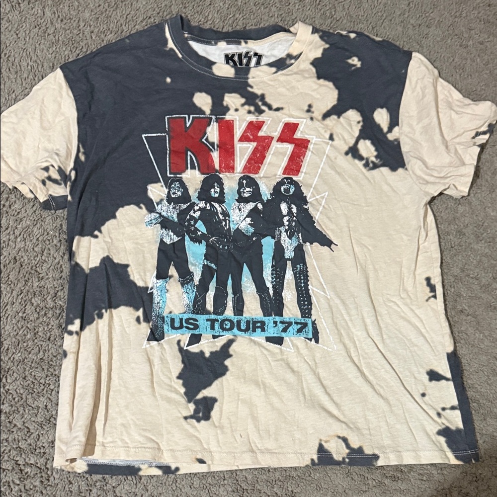 Kiss Tour '77 Graphic Tee - Black and Cream